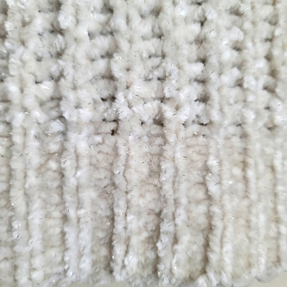 FOREVER 21 Cable Knit Cropped Top Size Small in Off White - Picture 6 of 9